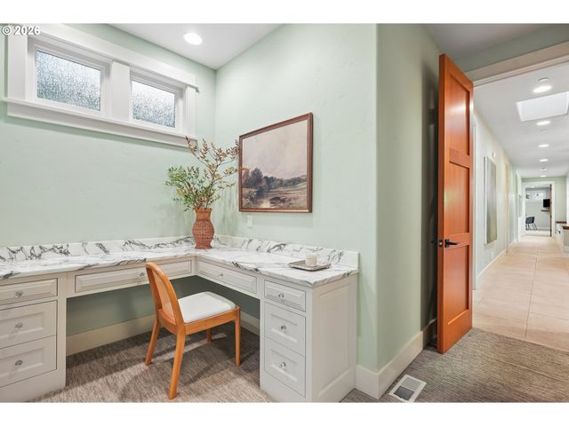 4330 Sw CHARMING Way, Portland, OR 97225