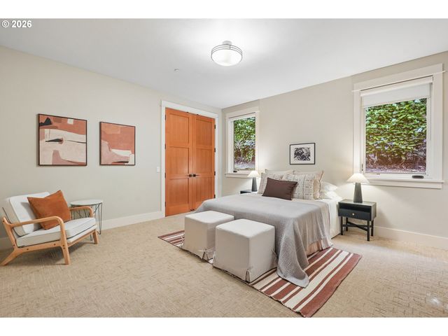 4330 Sw CHARMING Way, Portland, OR 97225