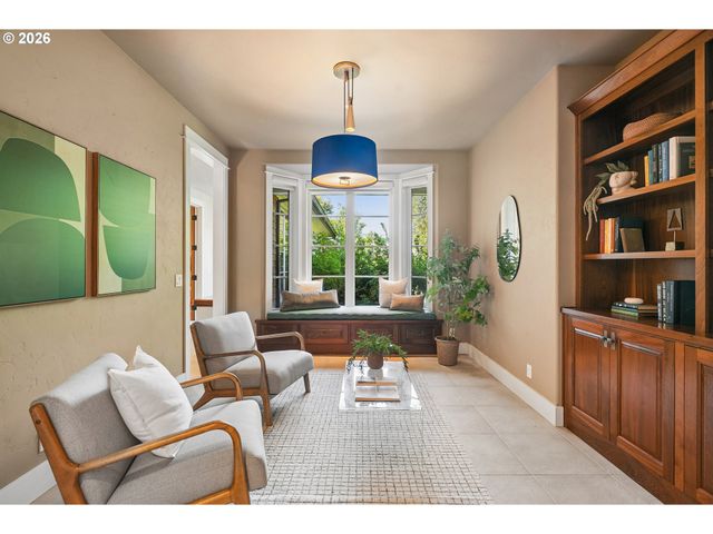 4330 Sw CHARMING Way, Portland, OR 97225