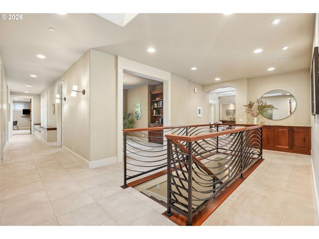 4330 Sw CHARMING Way, Portland, OR 97225