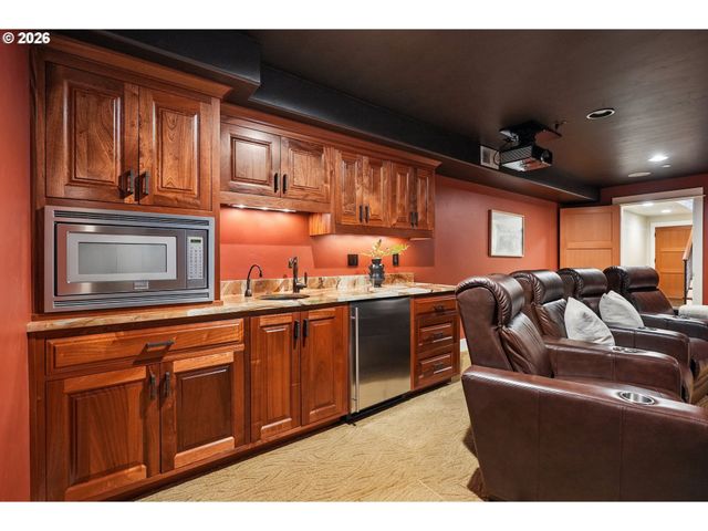 4330 Sw CHARMING Way, Portland, OR 97225