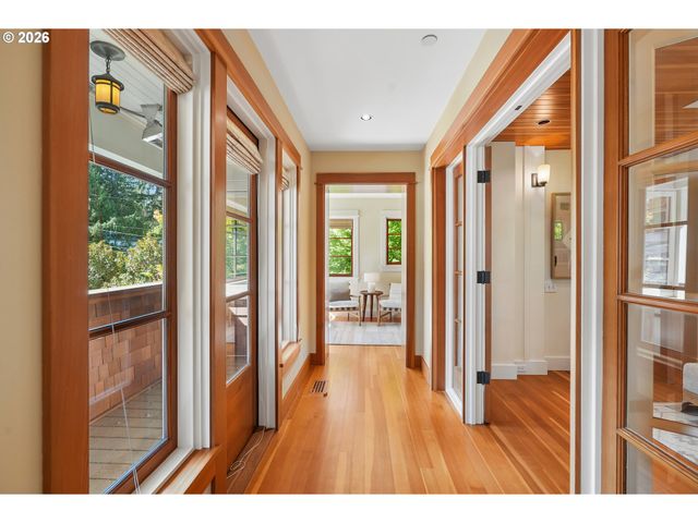 4330 Sw CHARMING Way, Portland, OR 97225