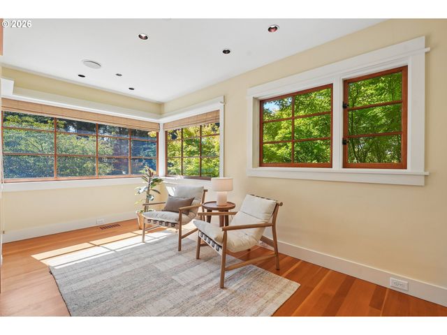 4330 Sw CHARMING Way, Portland, OR 97225