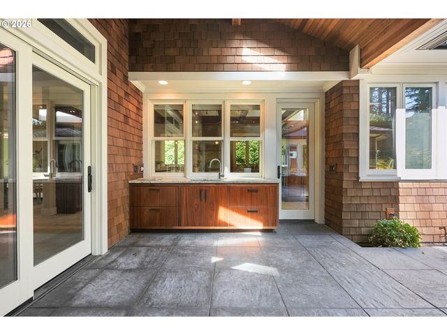 4330 Sw CHARMING Way, Portland, OR 97225