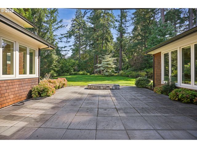 4330 Sw CHARMING Way, Portland, OR 97225