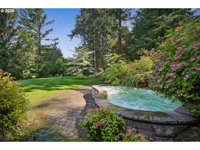 4330 Sw CHARMING Way, Portland, OR 97225