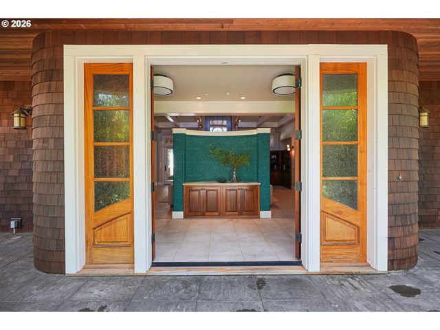 4330 Sw CHARMING Way, Portland, OR 97225