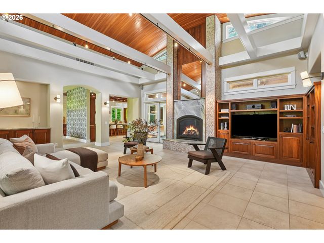 4330 Sw CHARMING Way, Portland, OR 97225