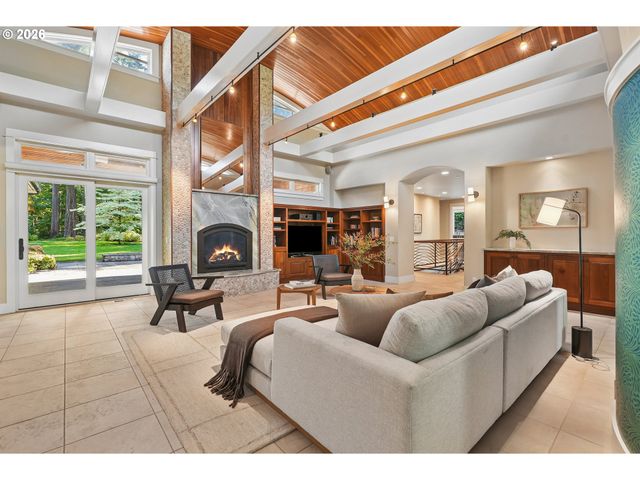4330 Sw CHARMING Way, Portland, OR 97225