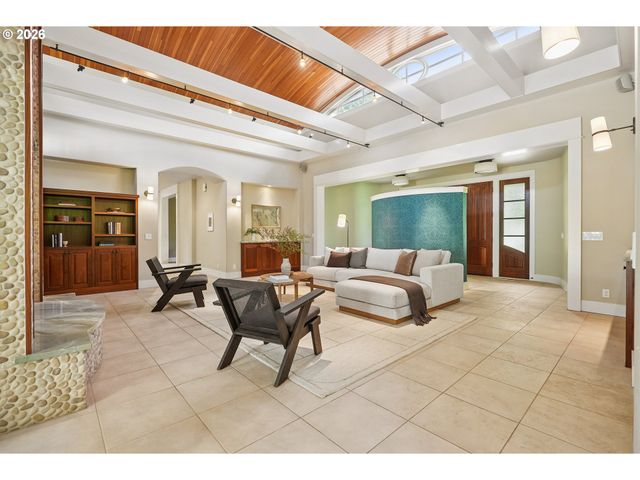4330 Sw CHARMING Way, Portland, OR 97225