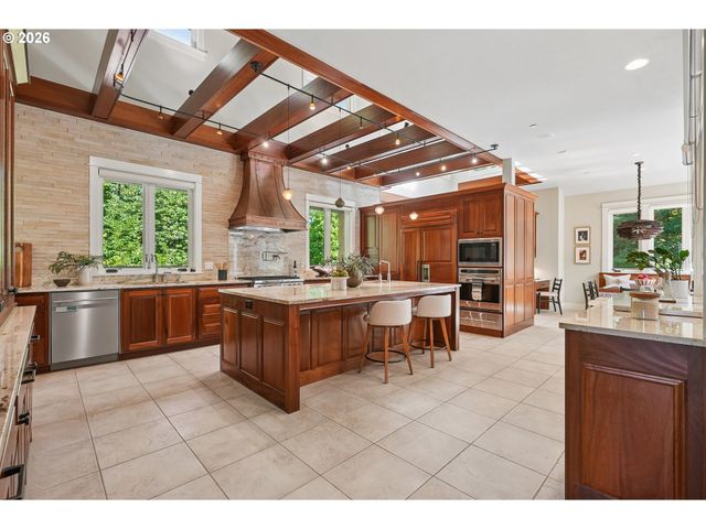 4330 Sw CHARMING Way, Portland, OR 97225