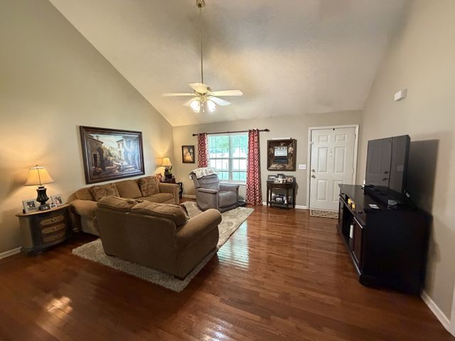1405 Belle Oaks Dr, Murfreesboro, TN 37130