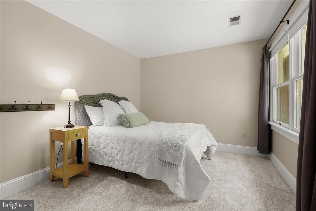 Image 45 of property listing at 2846 SHADOW ROLL CT, Glenwood, MD 21738