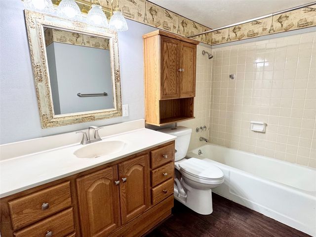 4014 Ridglea Country Club Drive 407, Fort Worth, TX 76126