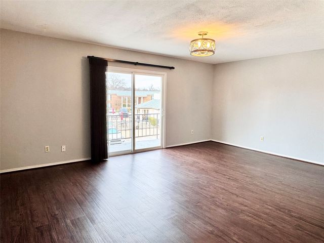 4014 Ridglea Country Club Drive 407, Fort Worth, TX 76126