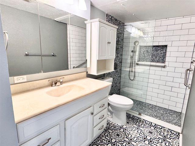 4014 Ridglea Country Club Drive 407, Fort Worth, TX 76126