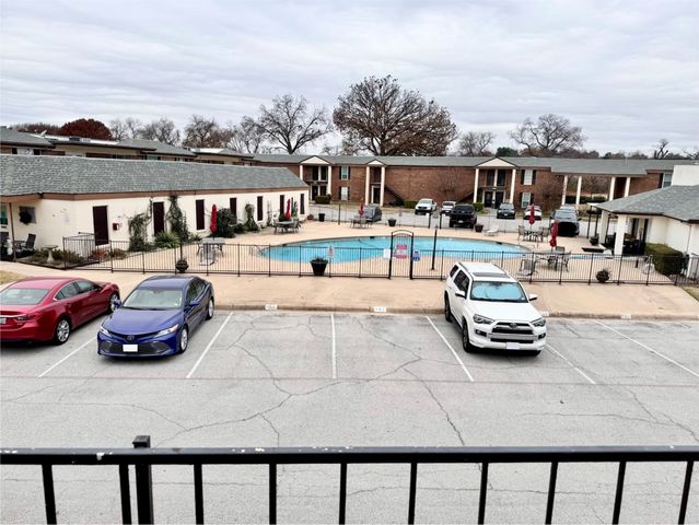 4014 Ridglea Country Club Drive 407, Fort Worth, TX 76126