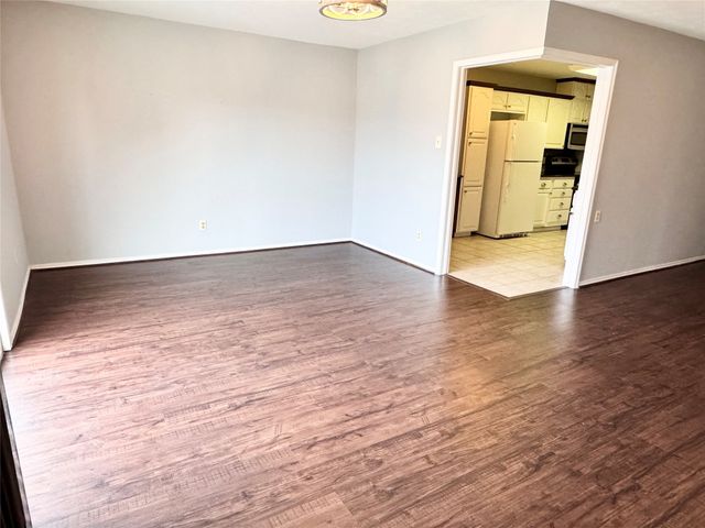 4014 Ridglea Country Club Drive 407, Fort Worth, TX 76126