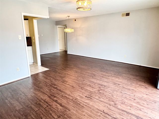 4014 Ridglea Country Club Drive 407, Fort Worth, TX 76126