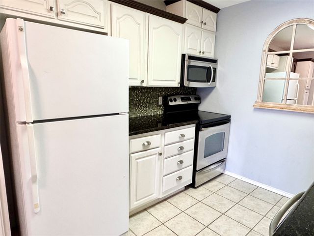 4014 Ridglea Country Club Drive 407, Fort Worth, TX 76126