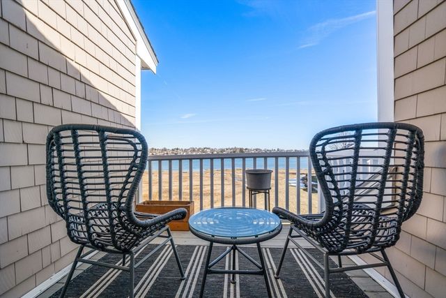 21 Harbourside Rd 26, Quincy, MA 02171