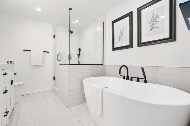 21 Harbourside Rd 26, Quincy, MA 02171