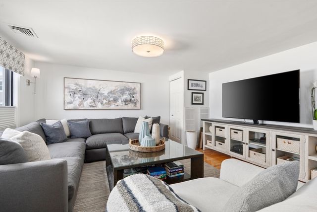 21 Harbourside Rd 26, Quincy, MA 02171