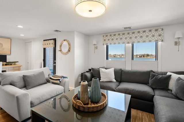 21 Harbourside Rd 26, Quincy, MA 02171