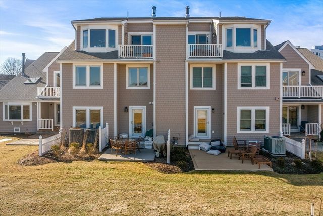21 Harbourside Rd 26, Quincy, MA 02171