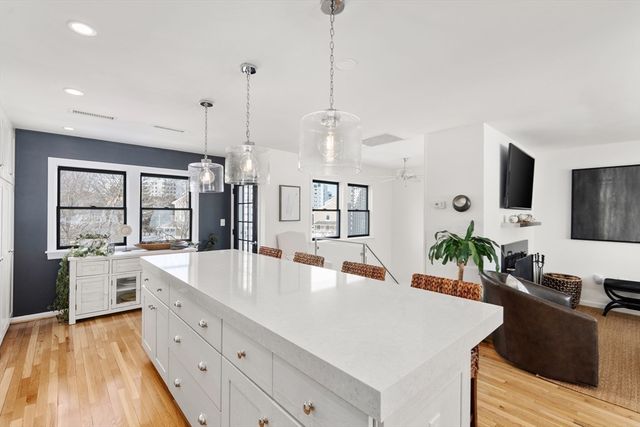 21 Harbourside Rd 26, Quincy, MA 02171