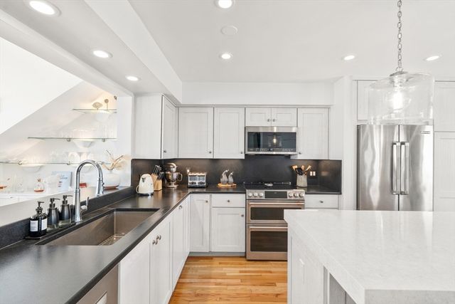 21 Harbourside Rd 26, Quincy, MA 02171