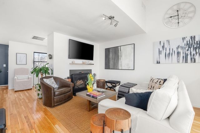 21 Harbourside Rd 26, Quincy, MA 02171