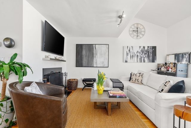 21 Harbourside Rd 26, Quincy, MA 02171