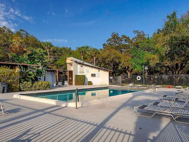 3300 Atlanta 15C, Hollywood, FL 33021