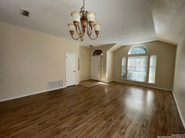 1719 Pinetum, San Antonio, TX 78213