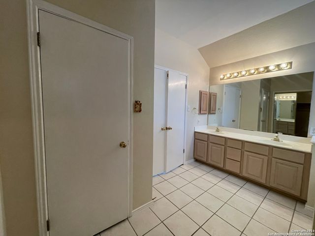 1719 Pinetum, San Antonio, TX 78213