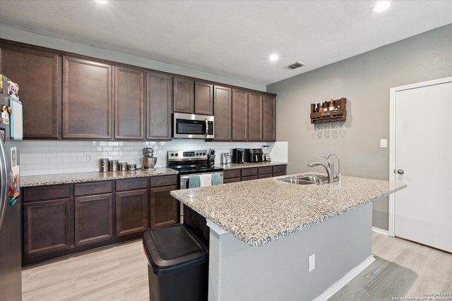 4522 HEATHERS CROSS, St Hedwig, TX 78152