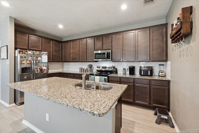 4522 HEATHERS CROSS, St Hedwig, TX 78152
