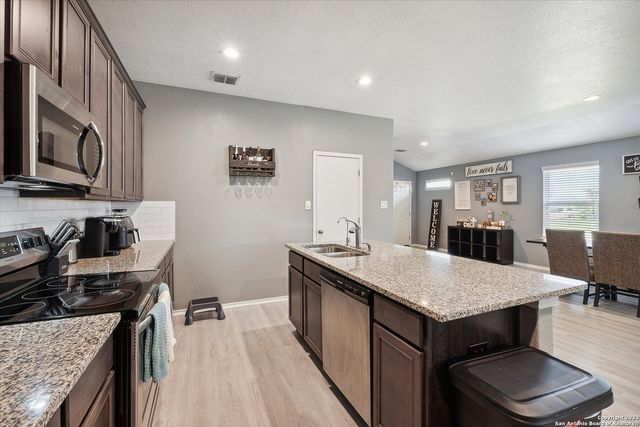 4522 HEATHERS CROSS, St Hedwig, TX 78152