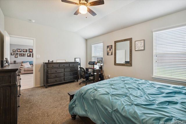 4522 HEATHERS CROSS, St Hedwig, TX 78152