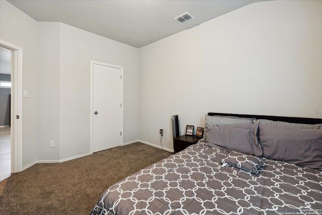 4522 HEATHERS CROSS, St Hedwig, TX 78152