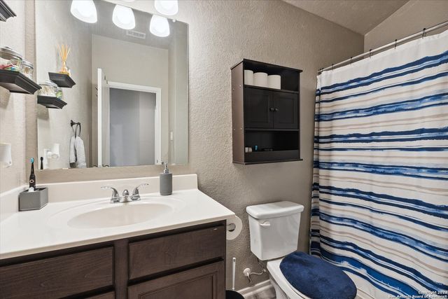 4522 HEATHERS CROSS, St Hedwig, TX 78152