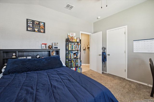 4522 HEATHERS CROSS, St Hedwig, TX 78152