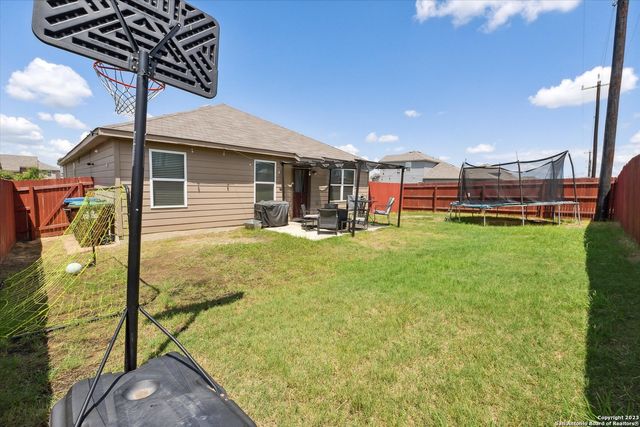 4522 HEATHERS CROSS, St Hedwig, TX 78152