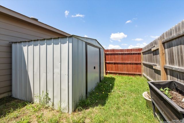 4522 HEATHERS CROSS, St Hedwig, TX 78152