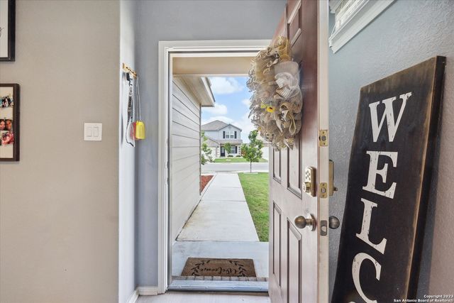 4522 HEATHERS CROSS, St Hedwig, TX 78152