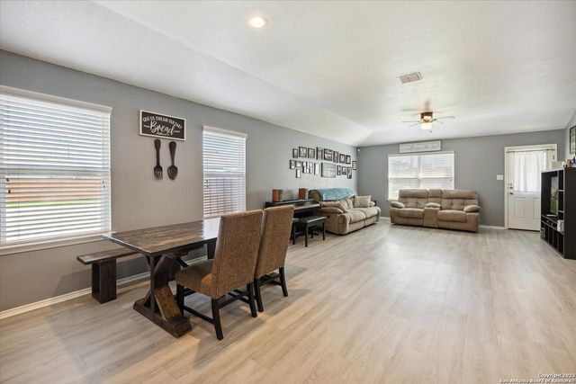 4522 HEATHERS CROSS, St Hedwig, TX 78152