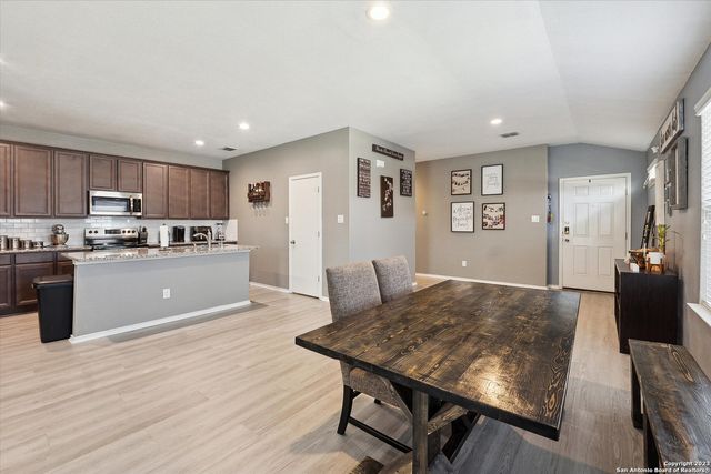 4522 HEATHERS CROSS, St Hedwig, TX 78152