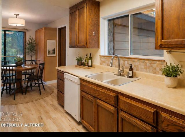 5531 Begonia Dr, Pollock Pines, CA 95726