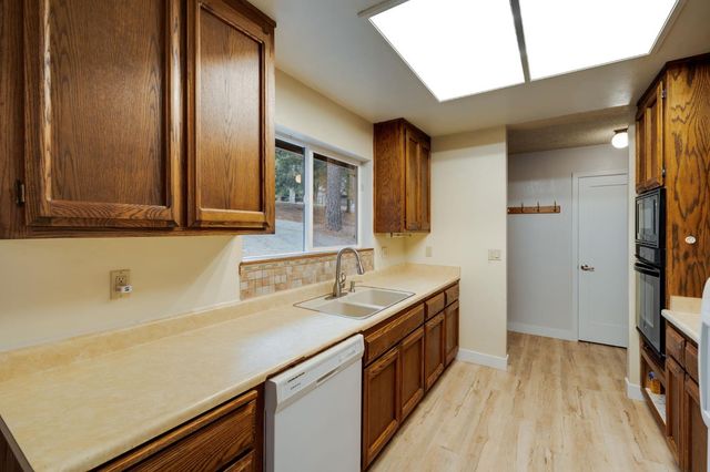 5531 Begonia Dr, Pollock Pines, CA 95726